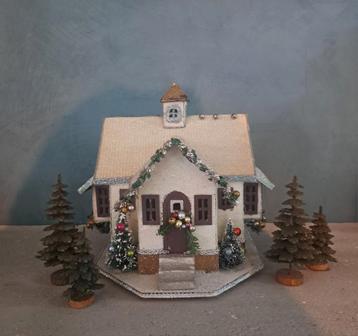 Kersthuisje naar antiek model. beschikbaar voor biedingen