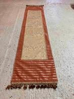 Tafelloper tafelkleed retro chique goud en aparte franje