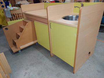 Den Hartog kinderopvang commode -hv met trap en gootsteen beschikbaar voor biedingen