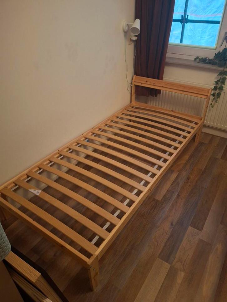 Ikea Neiden bedframe met Luröy lattenbodem, Huis en Inrichting, Slaapkamer | Bedden, Gebruikt, Eenpersoons, 90 cm, 200 cm, Hout