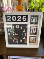 Fysic FK-247 Kalenderklok met Datum en Tijd, Huis en Inrichting, Woonaccessoires | Klokken, Ophalen of Verzenden, Gebruikt, Analoog