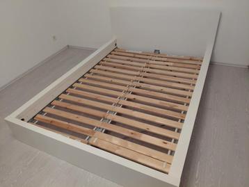 Tweepersoons bed zonder matras