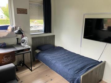 Houten Eenpersoonsbed 90x200 cm met Matras beschikbaar voor biedingen