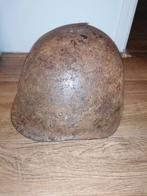 Sovjet wo2 helmschaal bodemvondst met battle damage, Ophalen of Verzenden, Landmacht, Duitsland, Helm of Baret