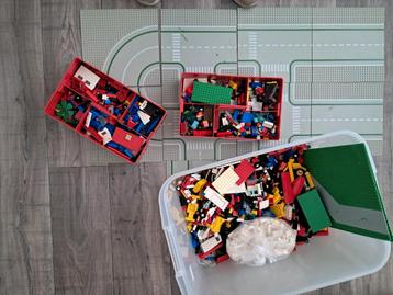 Grote Vintage Lego Partij met Grondplaten en Boekjes beschikbaar voor biedingen