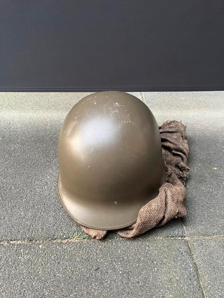 Originele legerhelm met binnenhelm en camouflagenet, Verzamelen, Militaria | Tweede Wereldoorlog, Nederland, Ophalen of Verzenden