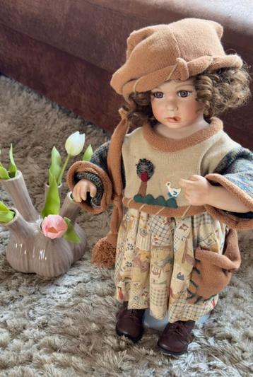 Vintage Porseleinen Pop – 50 cm, Bruin Krullend Haar beschikbaar voor biedingen