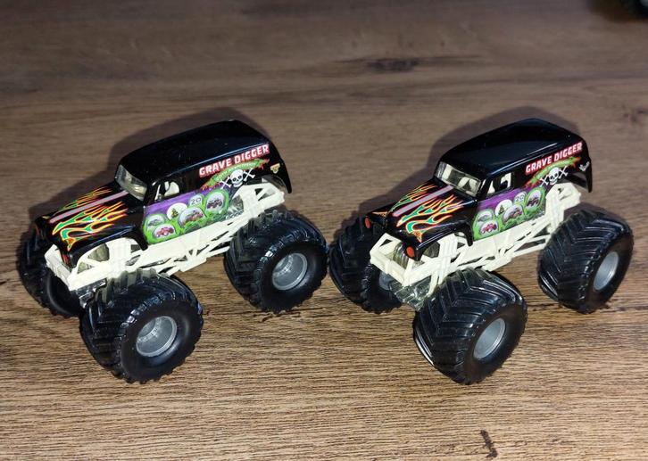 Hot Wheels MonsterJam GRAVE DIGGER 20th anv 2X small wheels, Hobby en Vrije tijd, Modelauto's | Overige schalen, Nieuw, Auto, Ophalen of Verzenden
