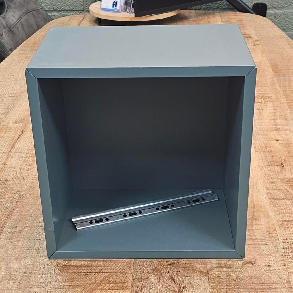 IKEA EKET kast + montagerail – Groen, Huis en Inrichting, Kasten | Boekenkasten, Minder dan 50 cm, Ophalen of Verzenden, Zo goed als nieuw