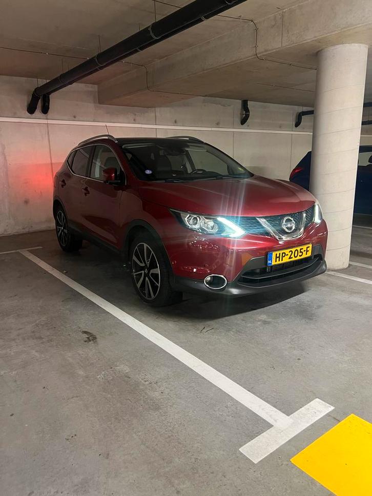Nissan Qashqai 1.2 Dig-t 85KW 2WD CVT 2015 Rood, Auto's, Nissan, Particulier, Qashqai, 360° camera, ABS, Achteruitrijcamera, Adaptieve lichten