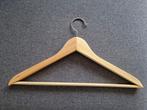 31 houten kledinghangers van Ikea, Kleding | Dames, Kledinghangers, Ophalen, Gebruikt, Hout