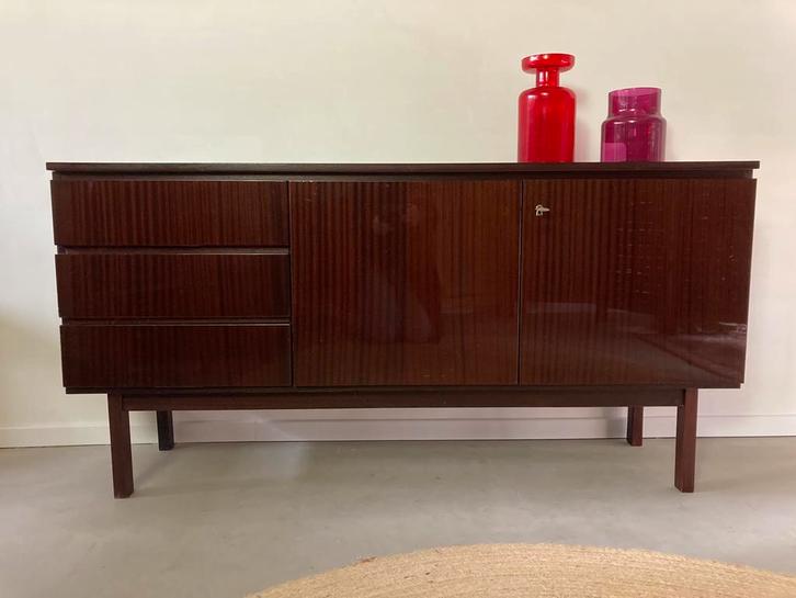 Midcentury vintage donker teak dressoir, Huis en Inrichting, Kasten | Dressoirs, Gebruikt, 100 tot 150 cm, 25 tot 50 cm, Met lade(s)