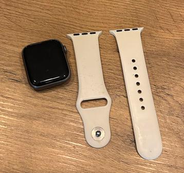 Apple watch SE beige beschikbaar voor biedingen
