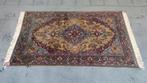 Handgeknoopt Perzisch wol tapijt Kashmir medallion 115x191cm, Huis en Inrichting, Perzisch vintage oosters HYPE, 100 tot 150 cm