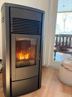 MCZ Pelletkachel met Waterkoeling - Bijverwarming, Ophalen, Zo goed als nieuw, Pelletkachel, Vrijstaand