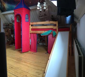 hoogslaper kasteel met glijbaan beschikbaar voor biedingen