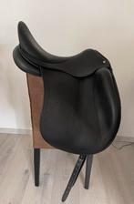Luc Childeric DSG dressuurzadel 17 inch, Dieren en Toebehoren, Paarden en Pony's | Zadels, Ophalen of Verzenden, Zo goed als nieuw