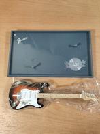 Fender Buddy Holly Stratocaster Miniatuur Gitaar, Verzamelen, Ophalen of Verzenden, Nieuw, Pop, Beeldje of Miniatuur