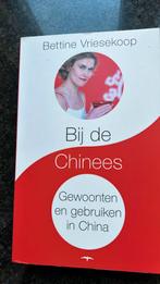 Bettine Vriesekoop - Bij de Chinees, Ophalen of Verzenden, Zo goed als nieuw, Bettine Vriesekoop