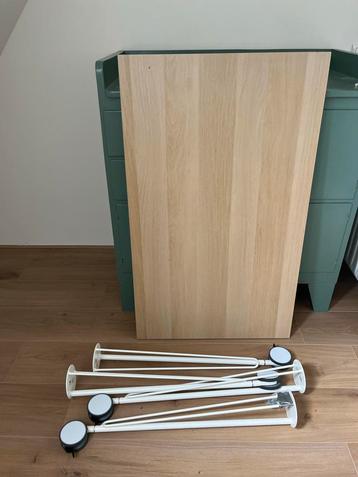IKEA LINNMON bureau met KRILLE wieltjes beschikbaar voor biedingen