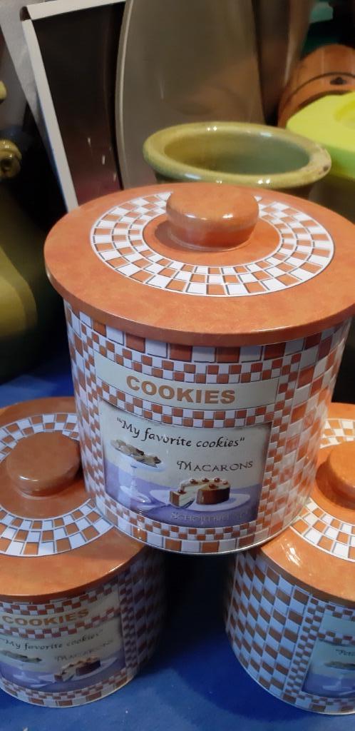 Nieuwe blikken koekendoos Virojanglor (oranje), Verzamelen, Blikken, Nieuw, Koek(jes), Overige merken, Ophalen of Verzenden