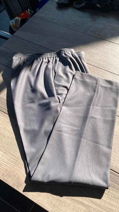 Grijze kreukvrije pantalon Finnkarelia maat 44 nieuw, Kleding | Dames, Broeken en Pantalons, Nieuw, Maat 42/44 (L), Grijs, Ophalen of Verzenden