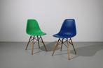1 Vitra Eames DSW dinning chair, houten onderstel, Huis en Inrichting, Stoelen, Blauw, Nieuw, Eén, Ophalen