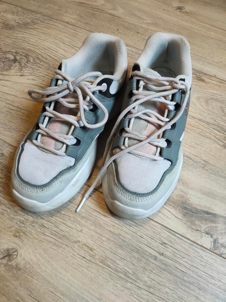 DC shoes schoenen maat 38,5. Wit roze grijs, Sport en Fitness, Honkbal en Softbal, Ophalen of Verzenden, Zo goed als nieuw, Schoenen