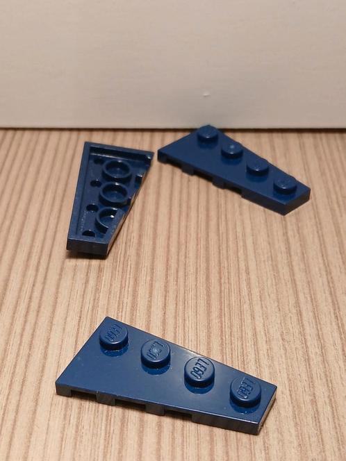 Lego partij: Donkerblauwe 4x2 schuine platen, Kinderen en Baby's, Speelgoed | Duplo en Lego, Zo goed als nieuw, Ophalen of Verzenden
