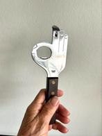 Vintage, jaren 60 flesopener-in vorm van hand-rvs/teak, Ophalen of Verzenden, Huis en Inrichting