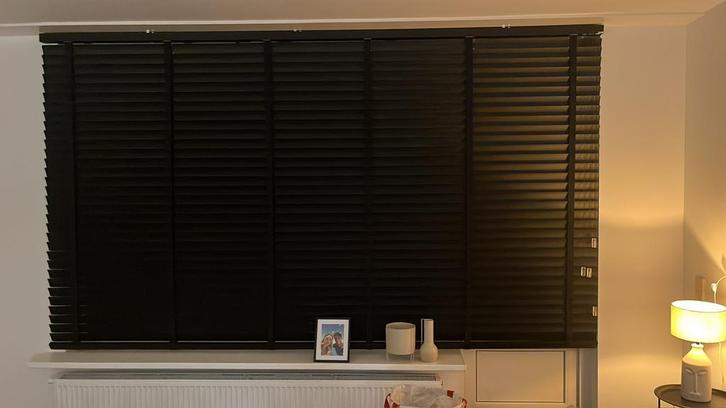 Zwarte jaloezie - 352 cm breed - nette staat, Huis en Inrichting, Stoffering | Gordijnen en Lamellen, Zo goed als nieuw, 150 tot 200 cm