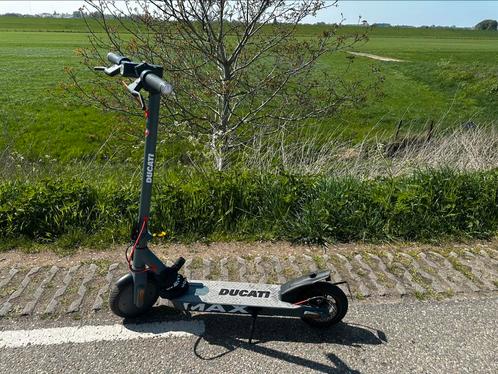 Elektrische step DUCATTI PRO!–in uitstekende staat!, Fietsen en Brommers, Steps, Zo goed als nieuw, Elektrische step (E-scooter)