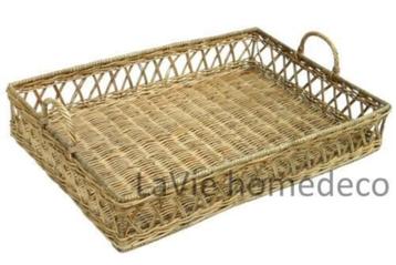 Dienblad van riet en handvatten beschikbaar voor biedingen