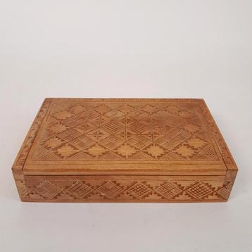 Vintage houtsnijwerk sieradendoosje - opbergdoosje Folk Art beschikbaar voor biedingen
