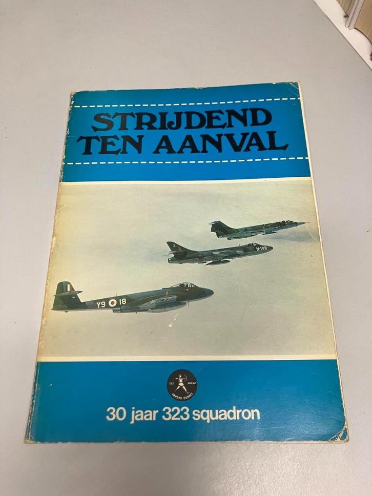 Strijdend ten Aanval 30 jaar 323 Squadron, Boeken, Oorlog en Militair, Gelezen, Luchtmacht, 1945 tot heden, Ophalen of Verzenden