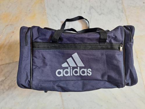 Handige kleine Adidas Sporttas donkerblauw, Sieraden, Tassen en Uiterlijk, Tassen | Sporttassen, Zo goed als nieuw, Unisex volwassen