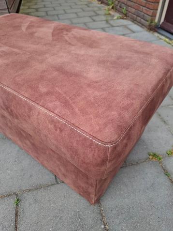Cognackleurige Hocker  beschikbaar voor biedingen
