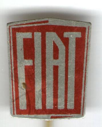 FIAT rood op blik auto speldje ( B_050 ) beschikbaar voor biedingen