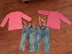 Tweeling meisjes stoere jeans met bretels en shirts maat 86., Kinderen en Baby's, Tweelingen en Meerlingen, Ophalen of Verzenden