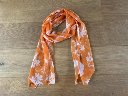 Oranje sjaal met lichte bloemen 155 x 29,5 cm, Kleding | Dames, Mutsen, Sjaals en Handschoenen, Zo goed als nieuw, Sjaal, Ophalen of Verzenden