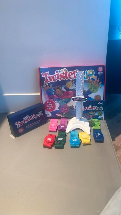 Twister air, Hobby en Vrije tijd, Gezelschapsspellen | Bordspellen, Zo goed als nieuw, Een of twee spelers, Ophalen of Verzenden