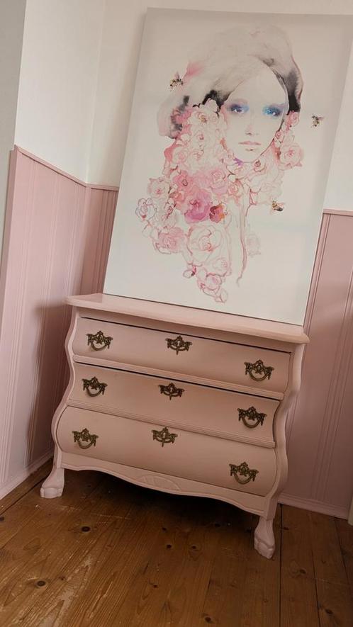 Brocante buikkastje + nachtkastje set – oudroze pareltjes, Kinderen en Baby's, Kinderkamer | Complete kinderkamers, Zo goed als nieuw