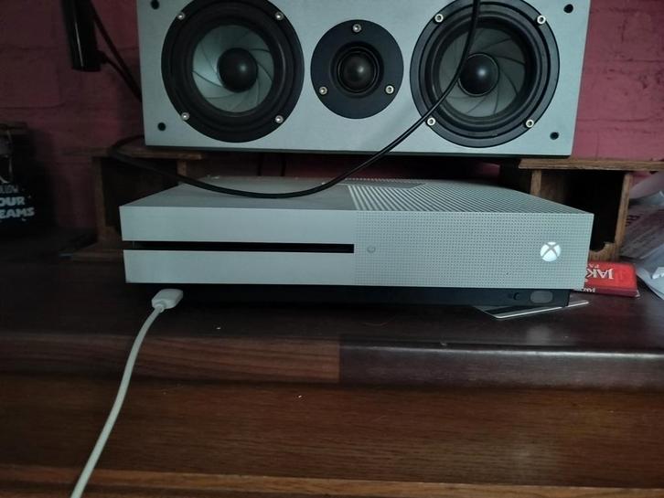 xbox one s met stuur en pedalen van logitech, Spelcomputers en Games, Spelcomputers | Xbox One, Nieuw, Xbox One S, 500 GB, Met 1 controller