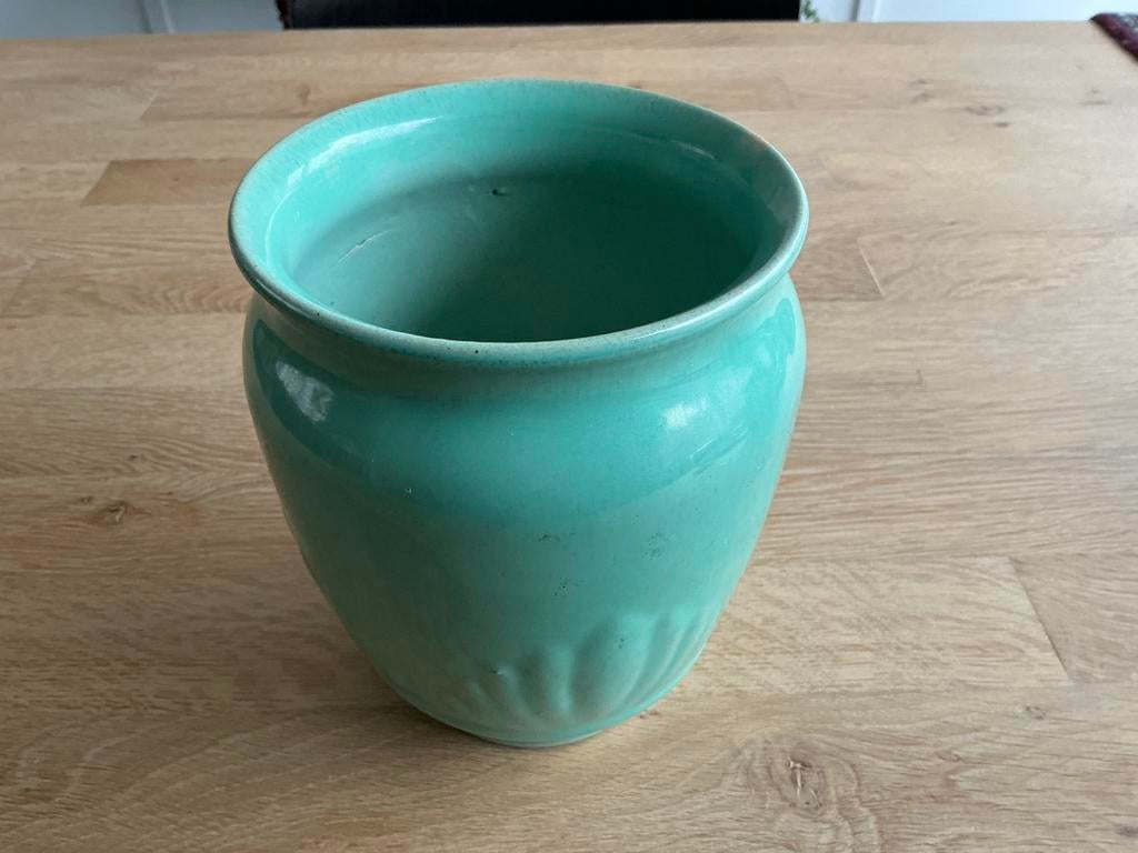 Vaas Koninklijke plateelfabriek Zuidholland Gouda., Ophalen of Verzenden