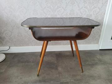 Vintage site tabel beschikbaar voor biedingen