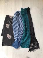 4 Chique sjaals, 1 zijde en 1 met kralenborduur, samen €10,-, Kleding | Dames, Mutsen, Sjaals en Handschoenen, Ophalen of Verzenden