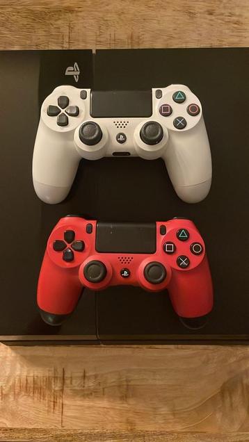 Playstation 4 met 2 controllers beschikbaar voor biedingen