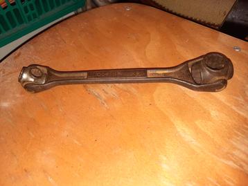 Vintage Drop Forged Sleutel No. 400 beschikbaar voor biedingen