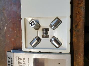 Slotbouten slotwielmoeren M12x1.25 beschikbaar voor biedingen