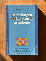 De verborgen horizon van de astrologie - Steven Forrest, Ophalen of Verzenden, Gelezen, Astrologie, Achtergrond en Informatie